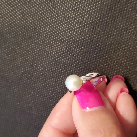 Macys Pearl 7MM and Diamond 14k White Gold Ring - Size 6 EUC - Picture 7 of 12